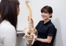骨盤が歪むと起こりやすい症状とは？